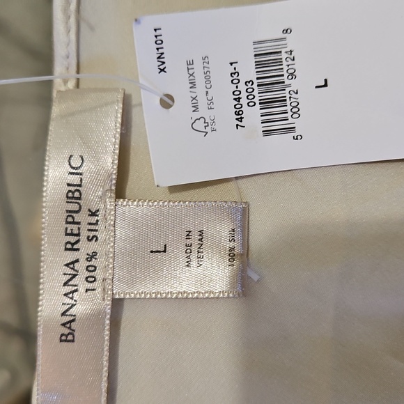 NWT Banana Republic  Women's Champagne Silk Top Size Large - Picture 9 of 11